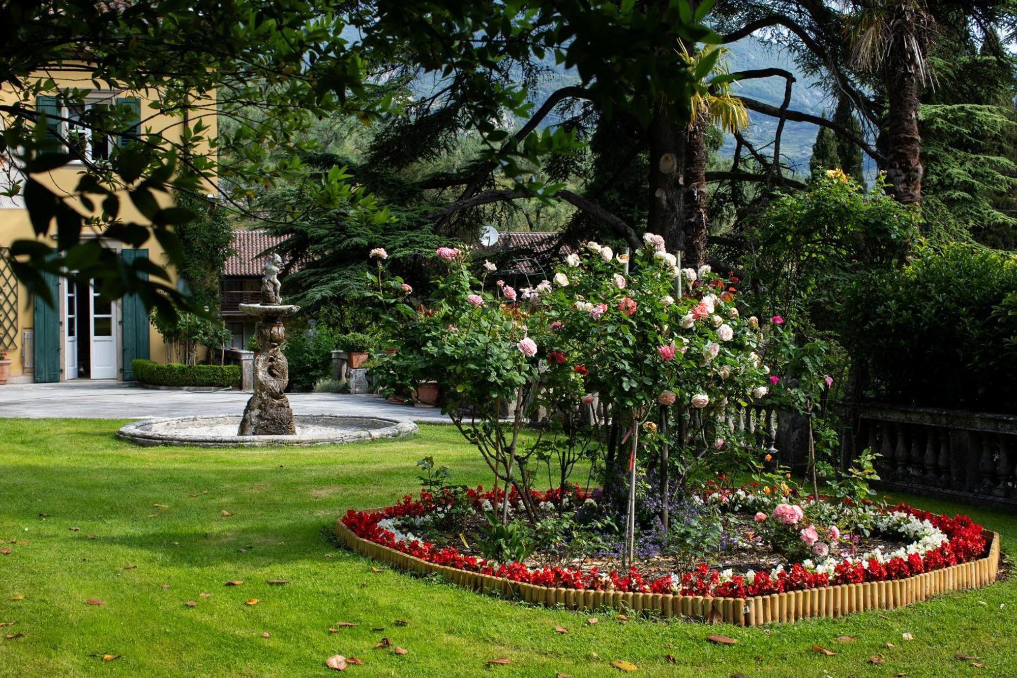 Villa Angelica リーヴァ・デル・ガルダ エクステリア 写真